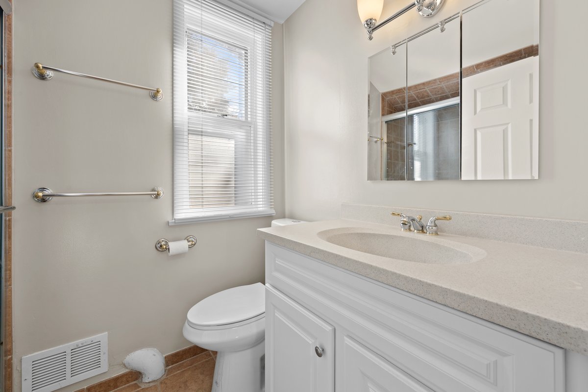 823 Deerfield Road Highland Park, IL 60035 - Photo 14 of 19