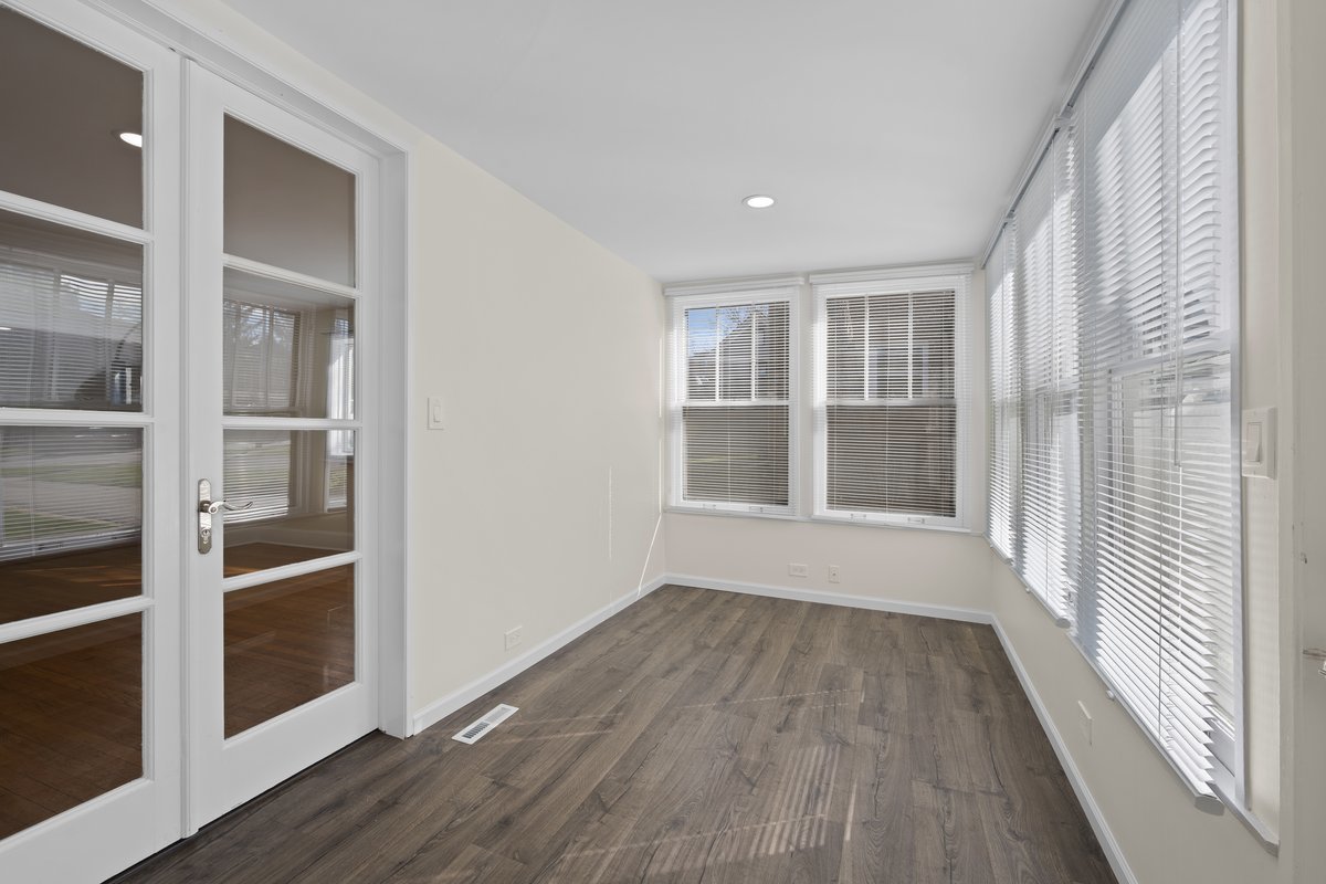 823 Deerfield Road Highland Park, IL 60035 - Photo 2 of 19