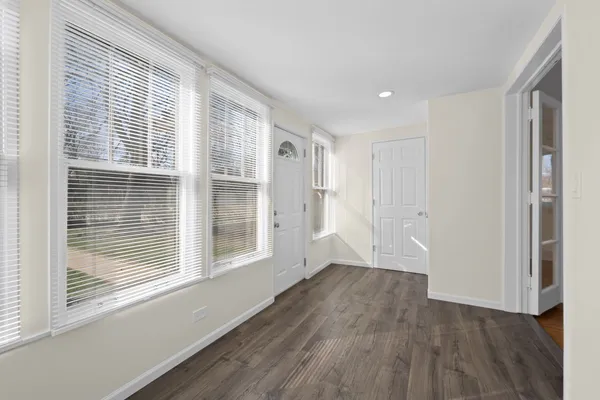 $2,950 | 823 Deerfield Road, Highland Park, IL 60035