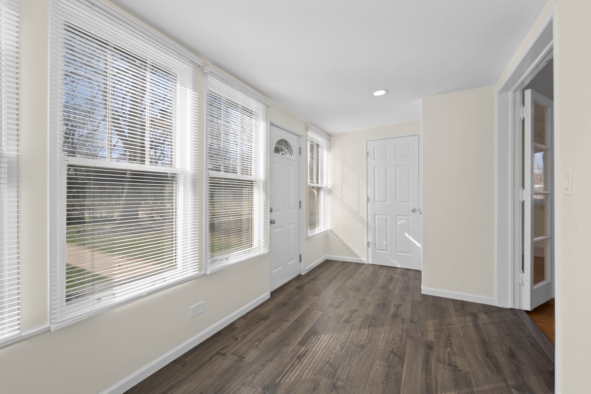 823 Deerfield Road Highland Park, IL 60035 - Photo 3 of 19