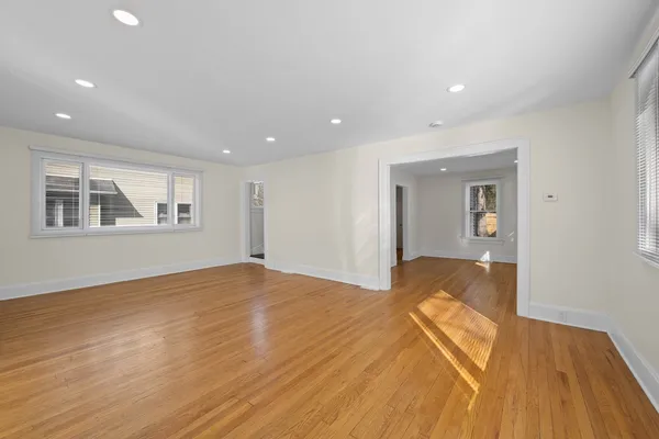 $2,950 | 823 Deerfield Road, Highland Park, IL 60035
