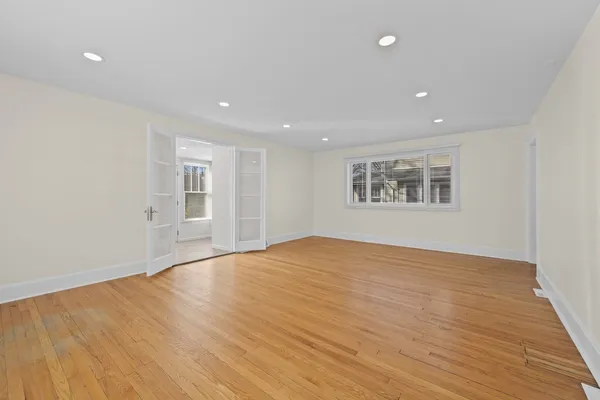 $2,950 | 823 Deerfield Road, Highland Park, IL 60035