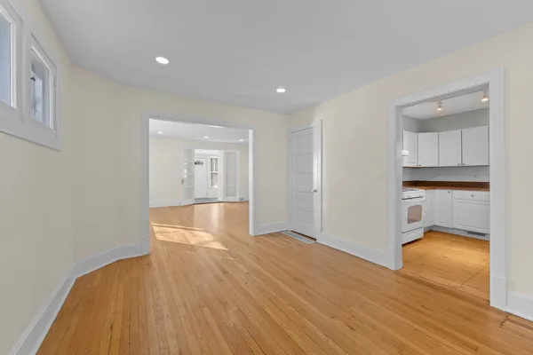 $2,950 | 823 Deerfield Road, Highland Park, IL 60035