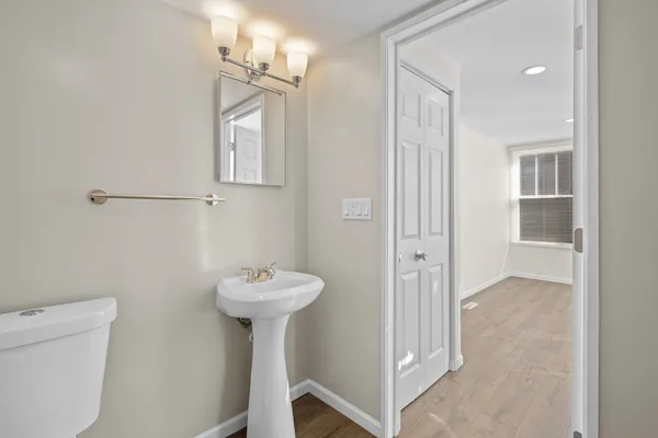 $2,950 | 823 Deerfield Road, Highland Park, IL 60035