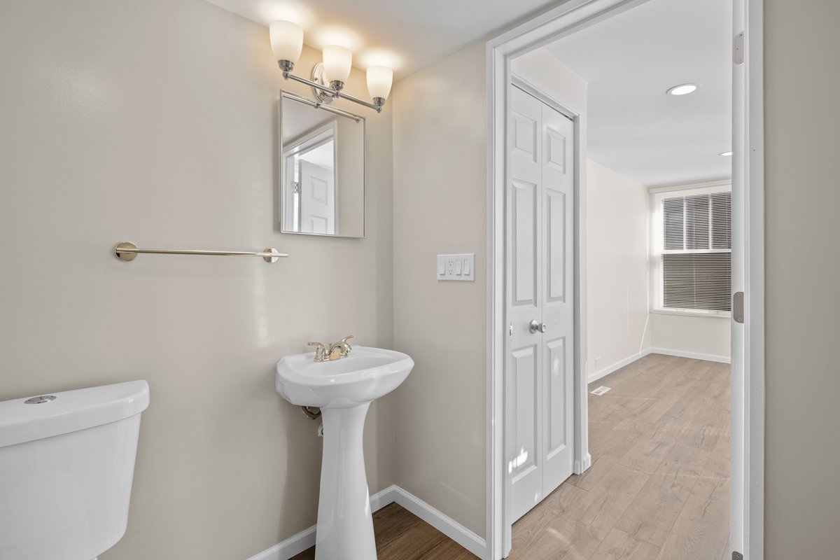 823 Deerfield Road Highland Park, IL 60035 - Photo 10 of 19