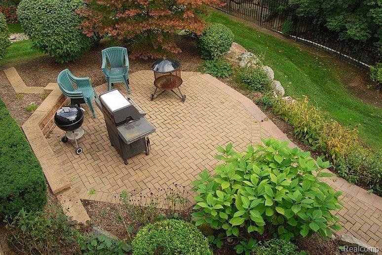 3835 Greenwood Street Rochester, MI 48309 - Photo 21 of 25 Second Patio