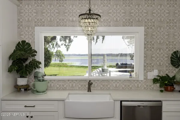 $699,500 | 561 Southeast Lakeview Drive, Keystone Heights, FL 32656