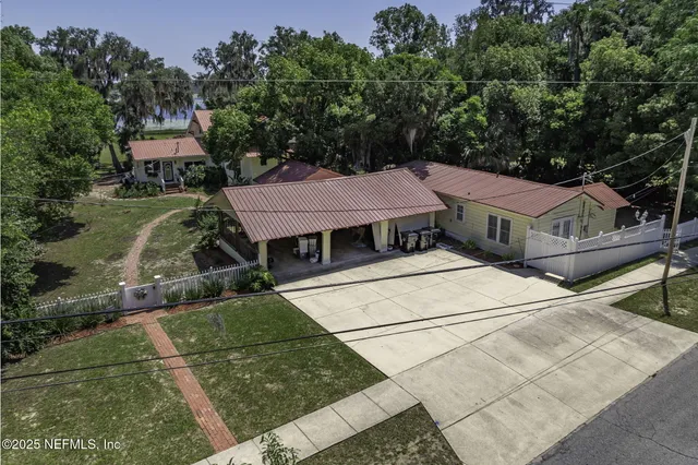 $725,000 | 561 Southeast Lakeview Drive, Keystone Heights, FL 32656