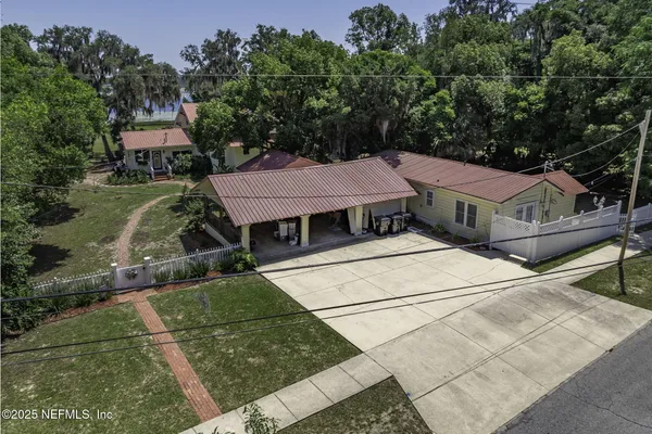 $699,500 | 561 Southeast Lakeview Drive, Keystone Heights, FL 32656