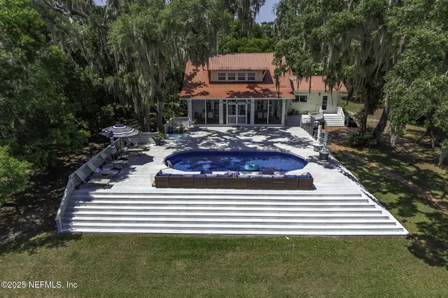 $725,000 | 561 Southeast Lakeview Drive, Keystone Heights, FL 32656