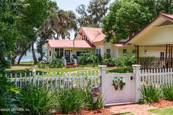 $699,500 | 561 Southeast Lakeview Drive, Keystone Heights, FL 32656