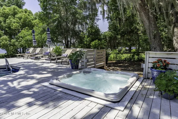 $699,500 | 561 Southeast Lakeview Drive, Keystone Heights, FL 32656