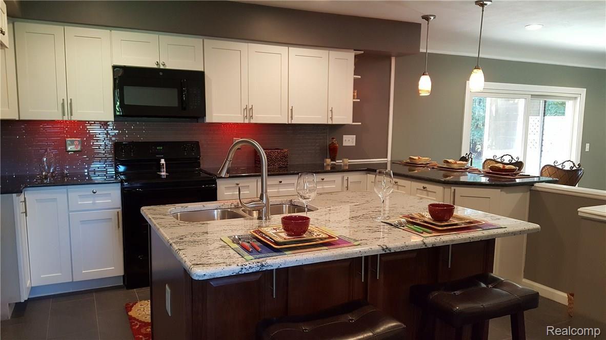 3300 Oak Grove Road Howell, MI 48855 - Photo 10 of 36 20161009_120018.jpg