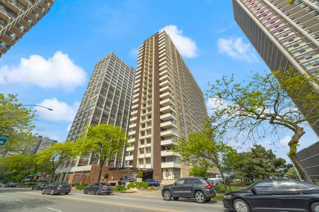 $289,999 | 6157 North Sheridan Road, Unit 5G, Chicago, IL 60660