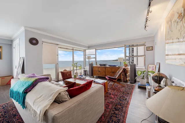 $289,999 | 6157 North Sheridan Road, Unit 5G, Chicago, IL 60660