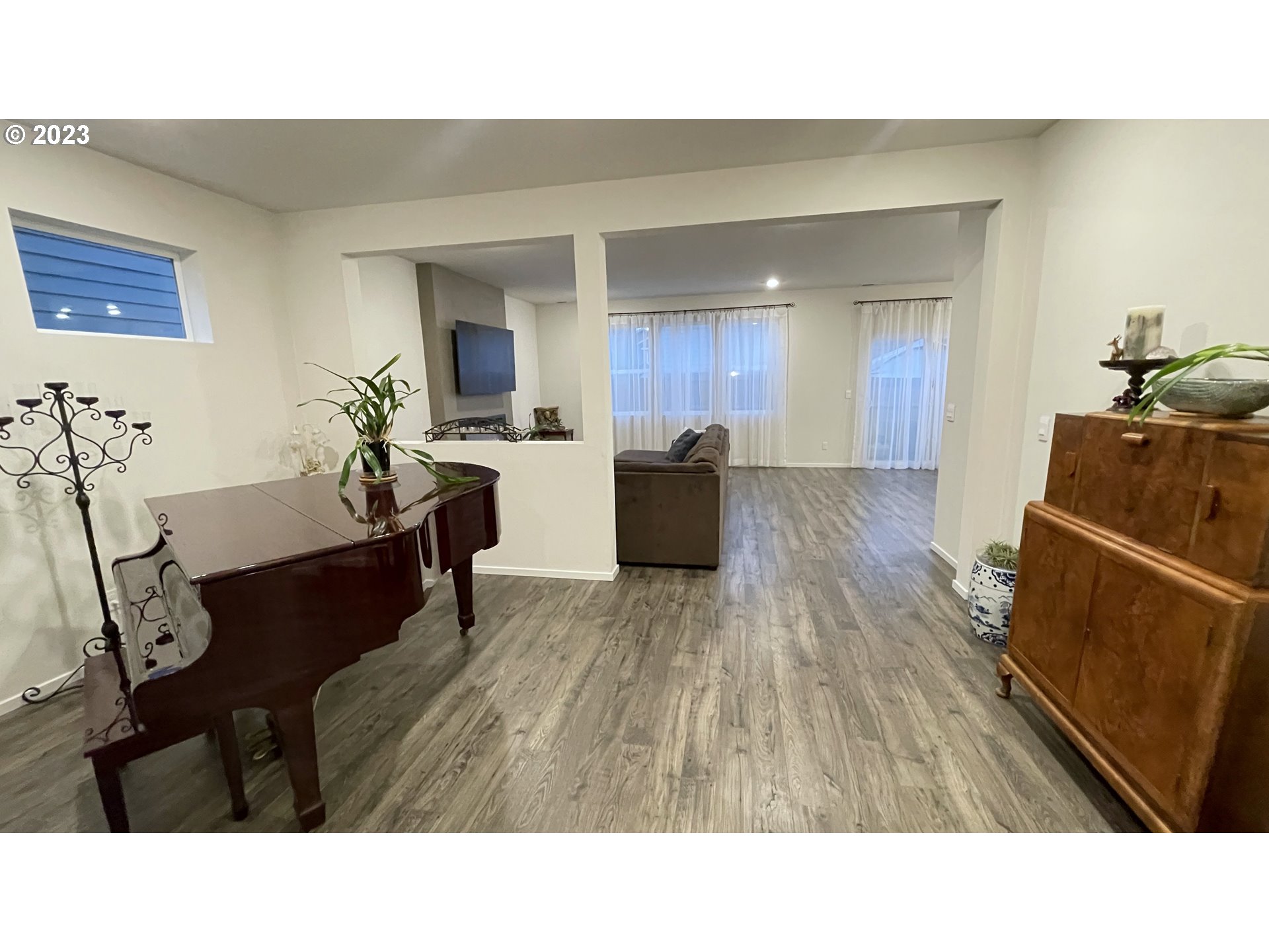 2927 W Street Springfield, OR 97477 - Photo 12 of 38 a living room with furniture and wooden floor