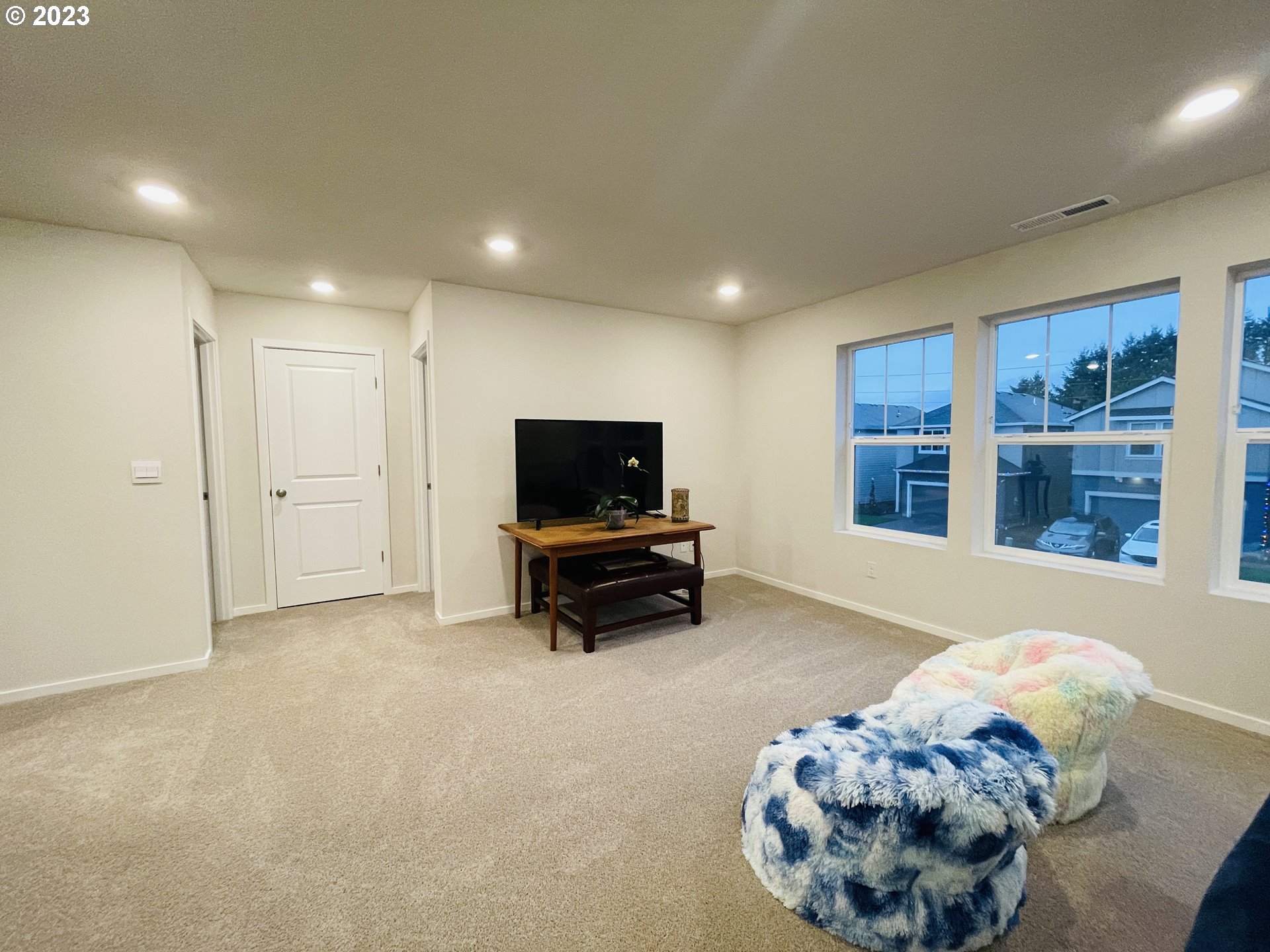 2927 W Street Springfield, OR 97477 - Photo 18 of 38 a living room with furniture and a flat screen tv