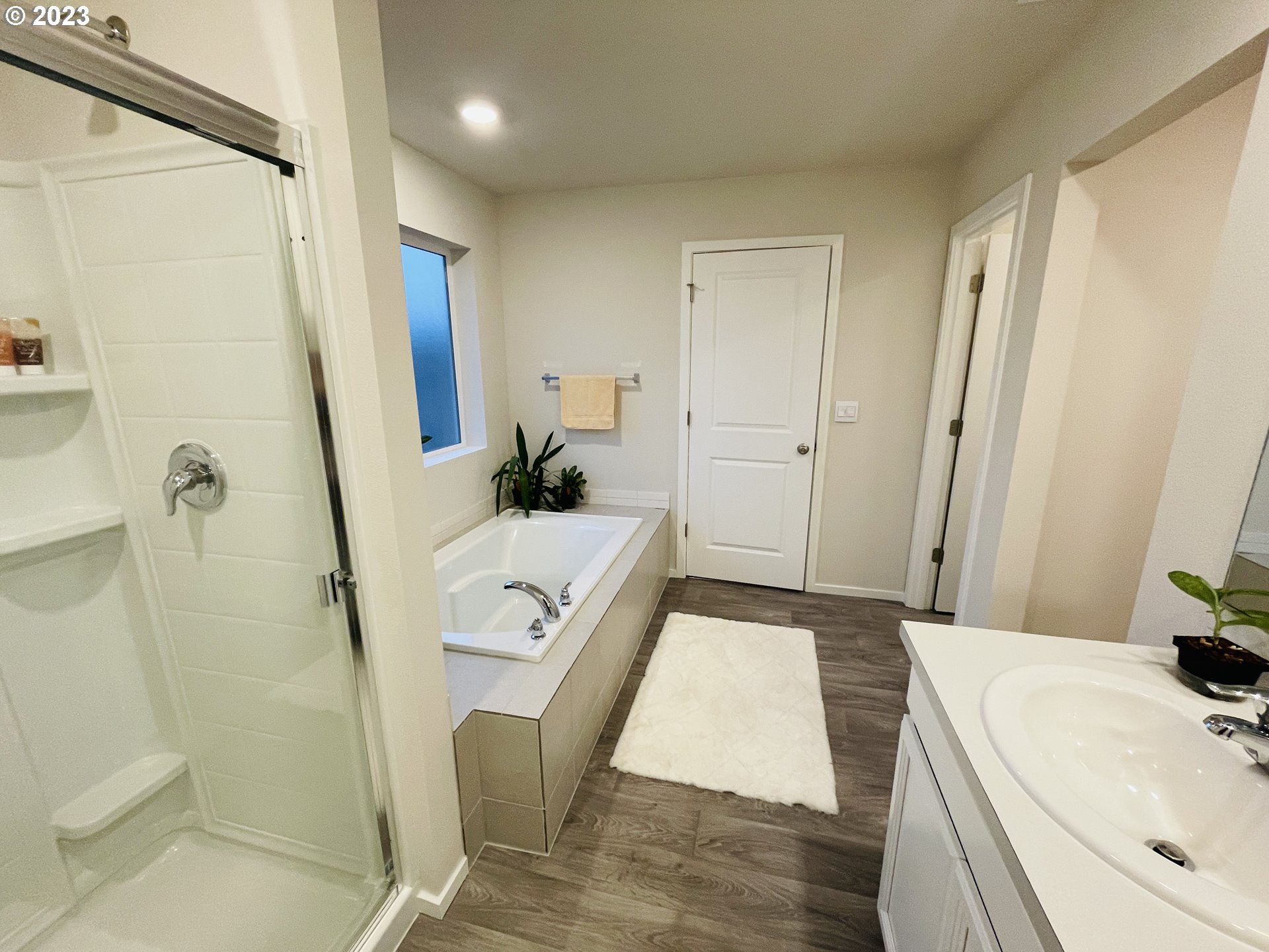 2927 W Street Springfield, OR 97477 - Photo 24 of 38 a bathroom with a tub sink and shower