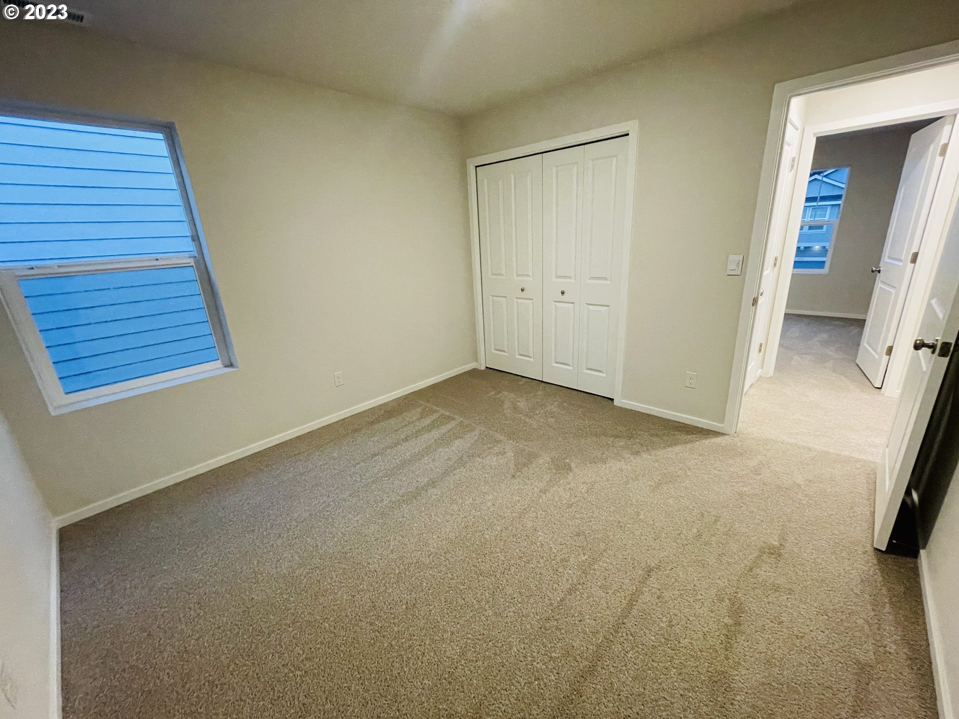 2927 W Street Springfield, OR 97477 - Photo 28 of 38 an empty room with a bench
