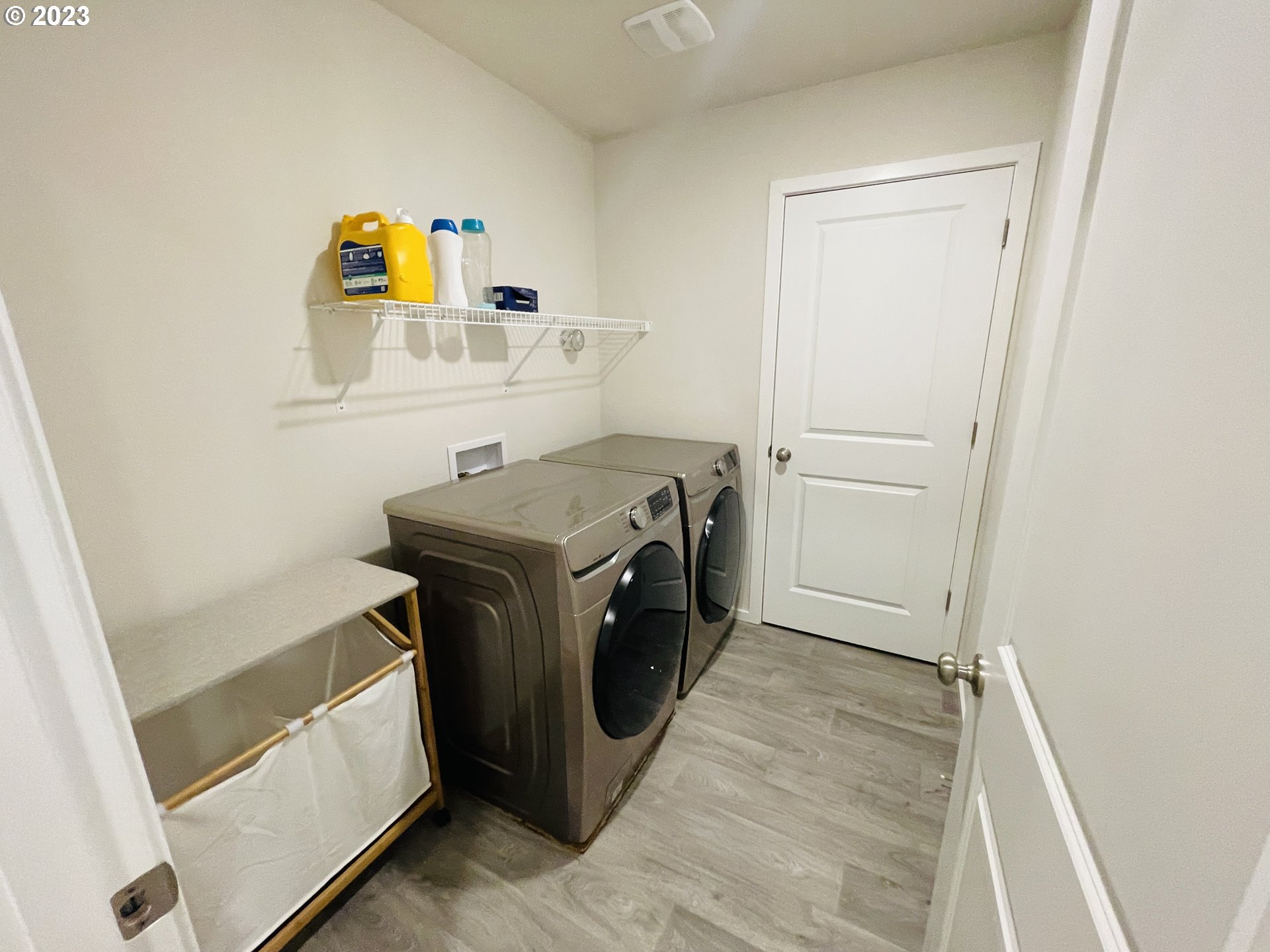 2927 W Street Springfield, OR 97477 - Photo 32 of 38 a utility room with dryer and washer