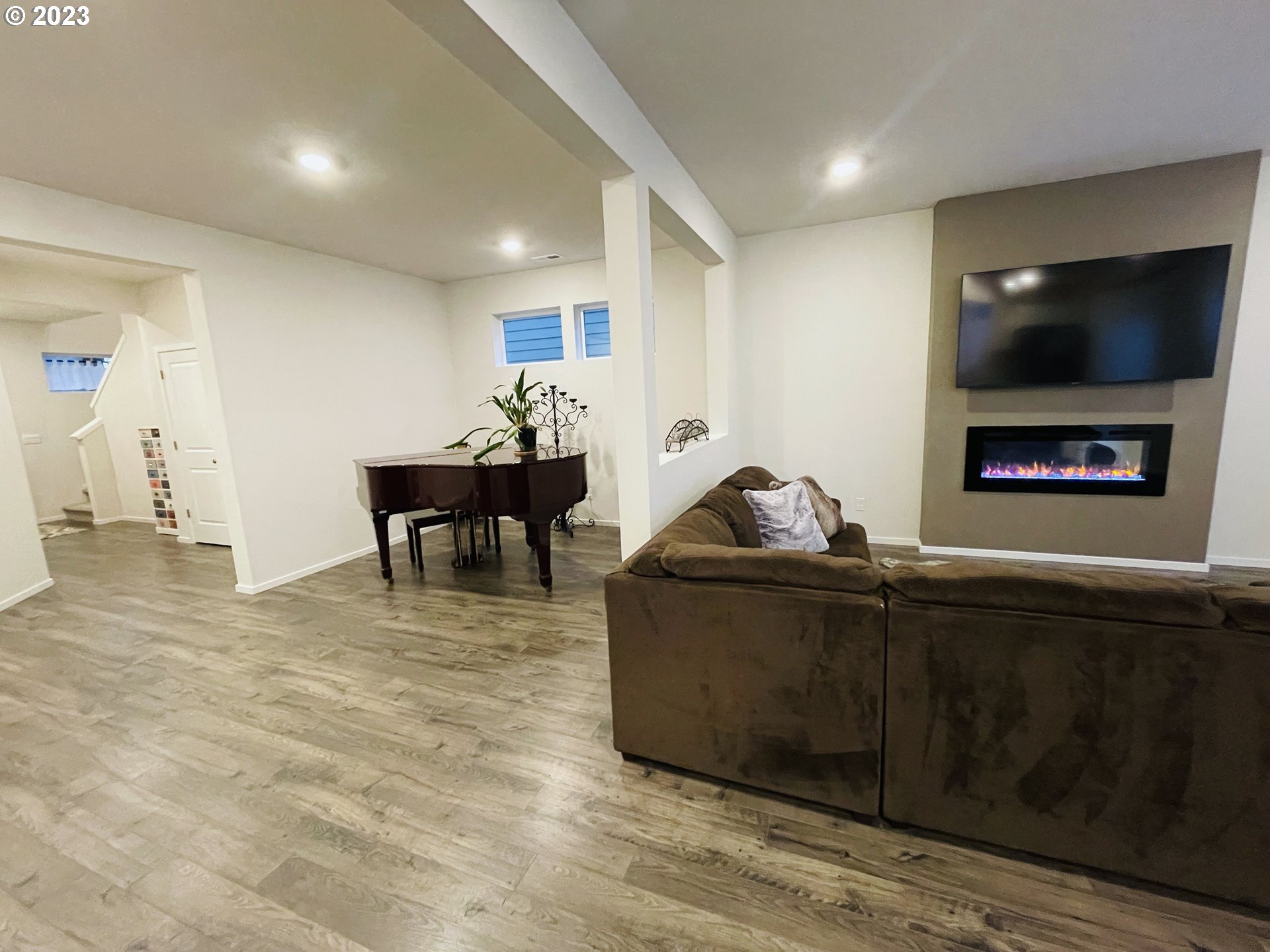 2927 W Street Springfield, OR 97477 - Photo 9 of 38 a living room with furniture and a flat screen tv