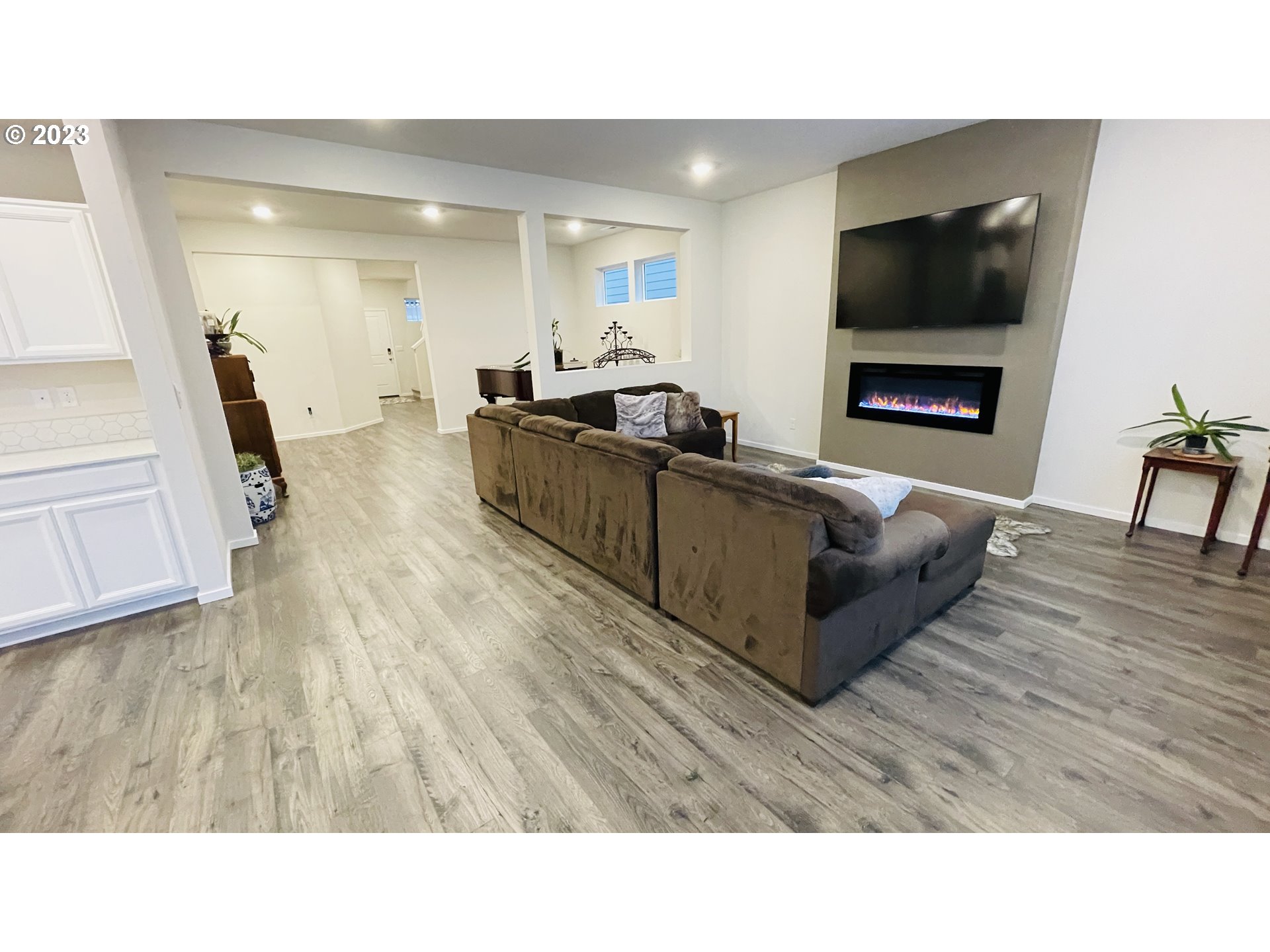 2927 W Street Springfield, OR 97477 - Photo 10 of 38 a living room with furniture and a flat screen tv