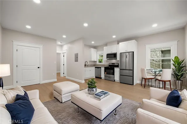 $2,400 | 1822 East 2nd, Unit 11, Long Beach, CA 90802