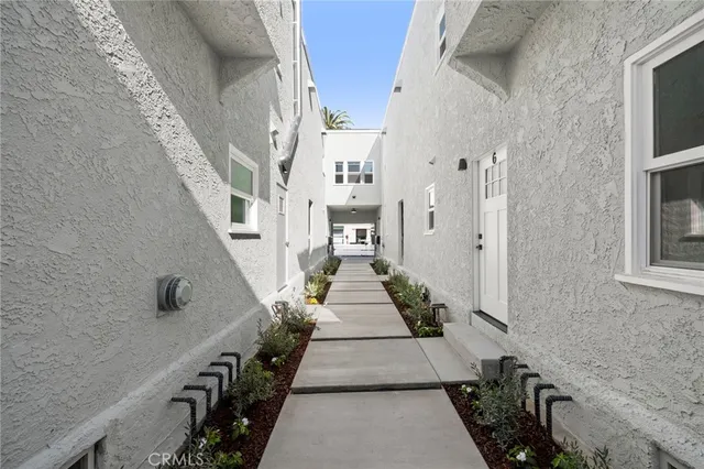 $2,400 | 1822 East 2nd, Unit 11, Long Beach, CA 90802