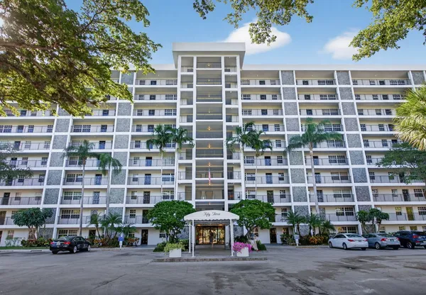 $239,000 | 2900 North Course Drive, Unit 905, Pompano Beach, FL 33069