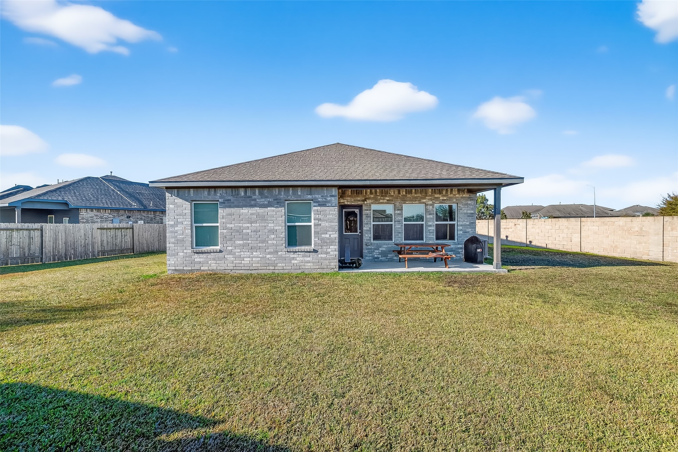 2422 Agassiz Drive Rosharon, TX 77583 - Photo 40 of 41 a view of a house with a garden and yard