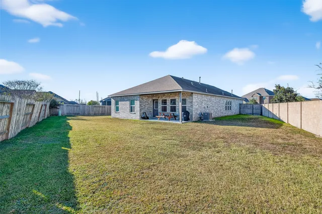 $2,500 | 2422 Agassiz Drive, Rosharon, TX 77583