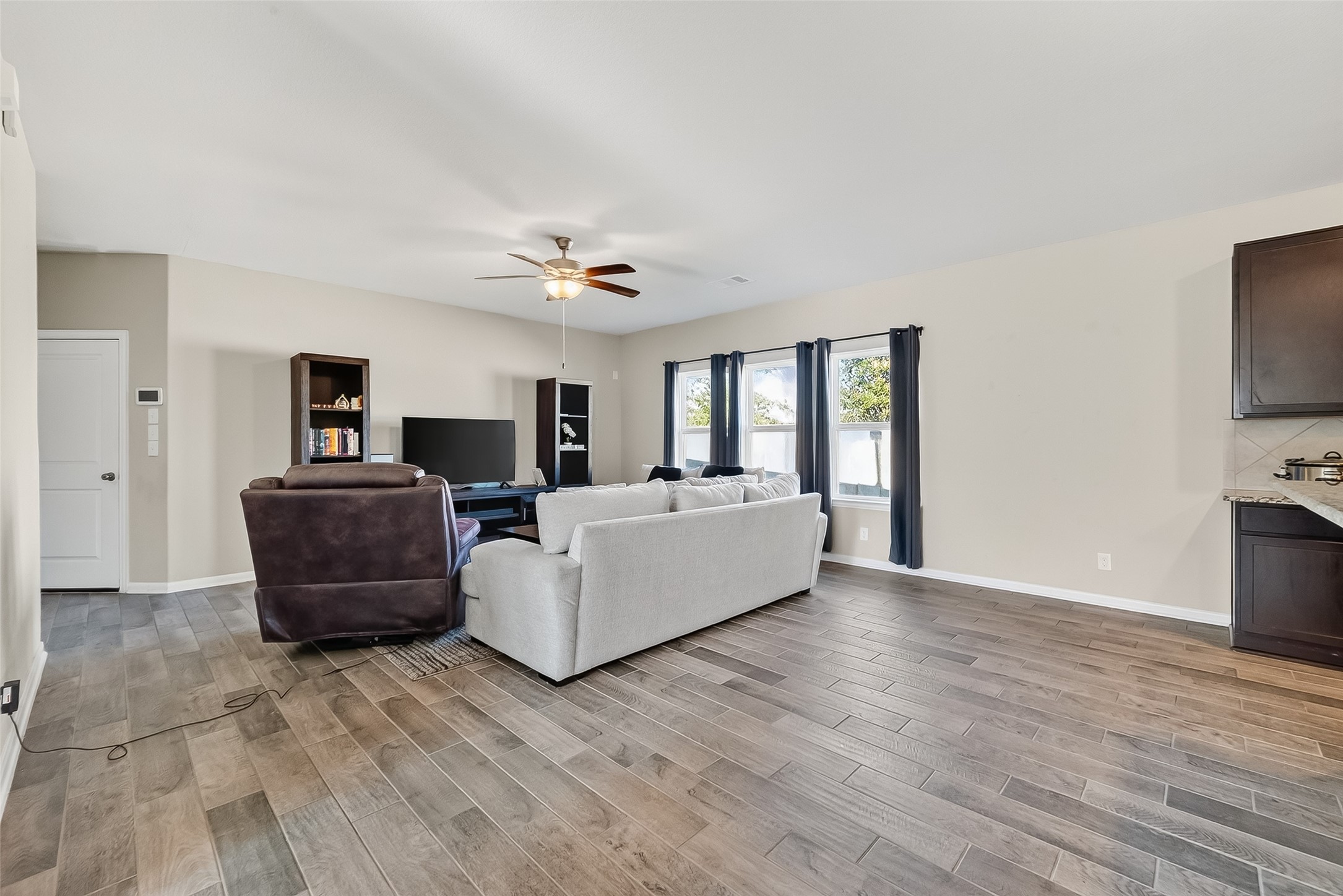 2422 Agassiz Drive Rosharon, TX 77583 - Photo 9 of 41 a living room with furniture and a flat screen tv