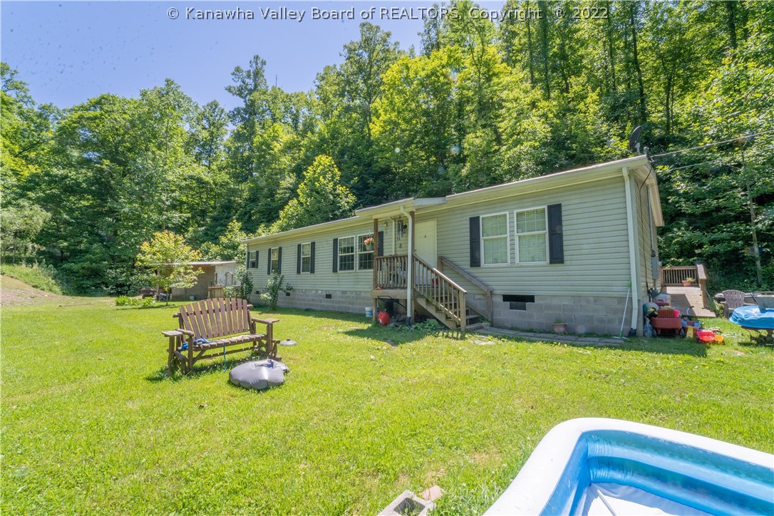 833 Gabe Road Clendenin, WV 25045 - Photo 2 of 10 Gallery Image 2