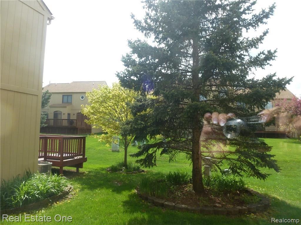 2176 Rochelle Park Drive, Unit 108 Rochester, MI 48309 - Photo 40 of 42 P1060327.JPG