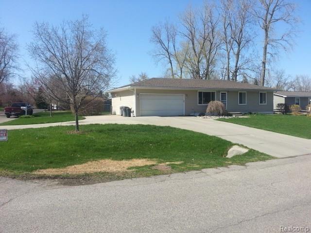 4090 Mapleleaf Road Waterford, MI 48328 - Photo 1 of 31 20150424_161616.jpg