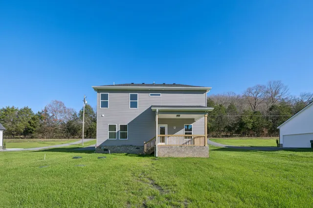 a view of a house with a backyard