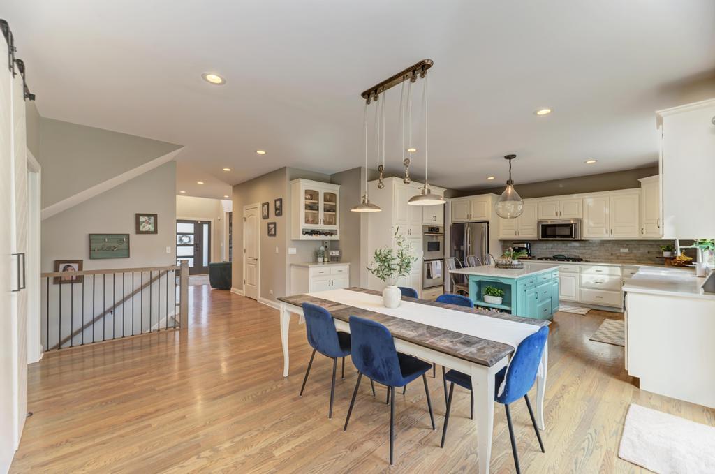 1061 Sean Circle Darien, IL 60561 - Photo 12 of 50 a dining hall with stainless steel appliances kitchen island granite countertop a dining table and chairs