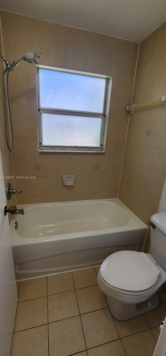 2940 Southeast 15th Terrace, Unit 2940 Homestead, FL 33035 - Photo 15 of 28 a bathroom with a toilet and a bath tub