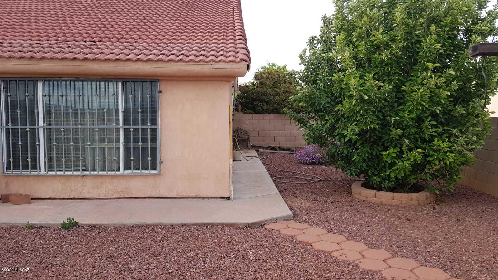 897 Manzanilla Way Rio Rico, AZ 85648 - Photo 14 of 17