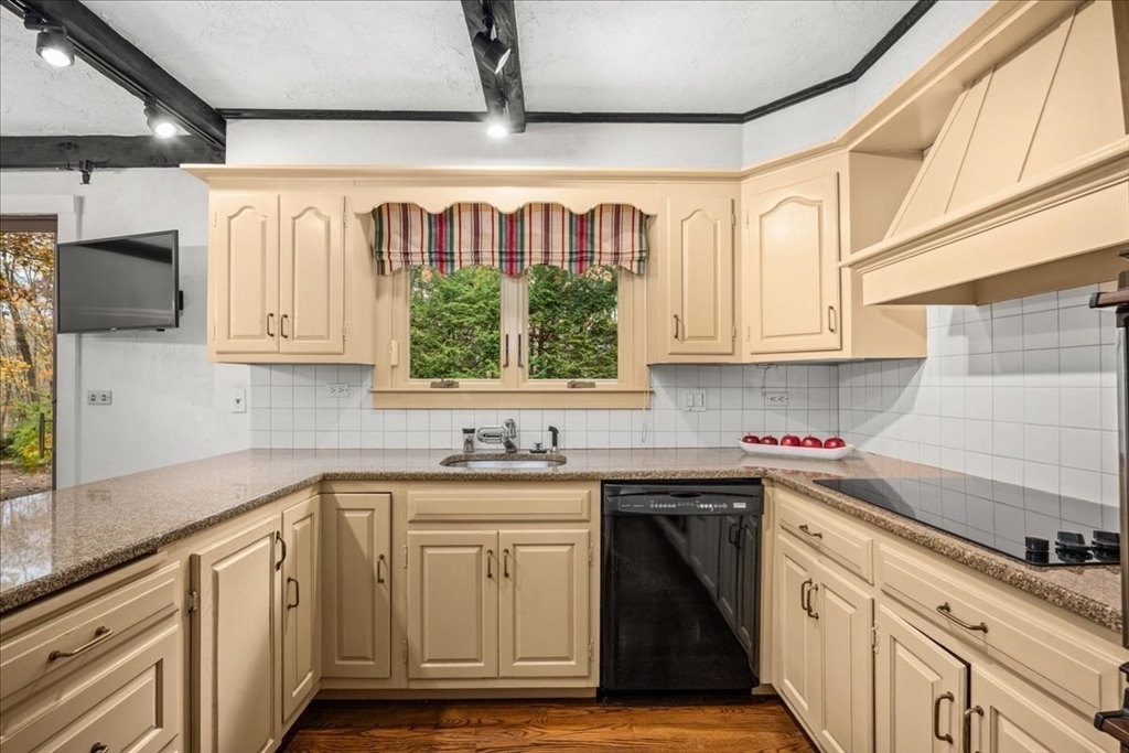 37 Flagg Road Southborough, MA 01772 - Photo 7 of 42 Gallery Image 7