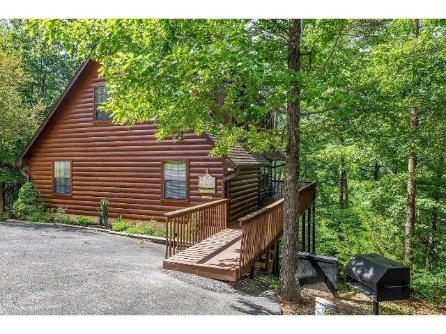 1652 Raccoon Den Way, Unit SERENITY Sevierville, TN 37862 - Photo 3 of 47 Gallery Image 3