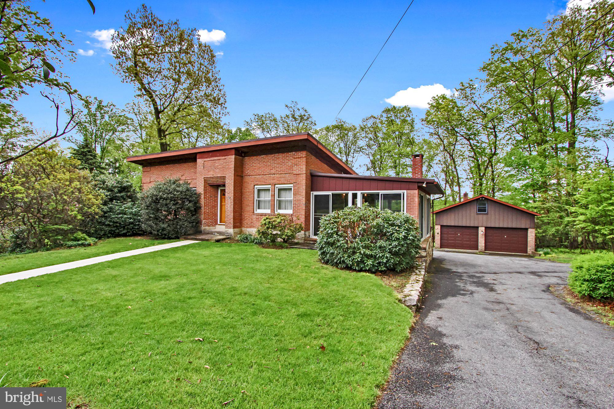 185 Skyline Drive Reading, PA 19606 - Photo 2 of 29