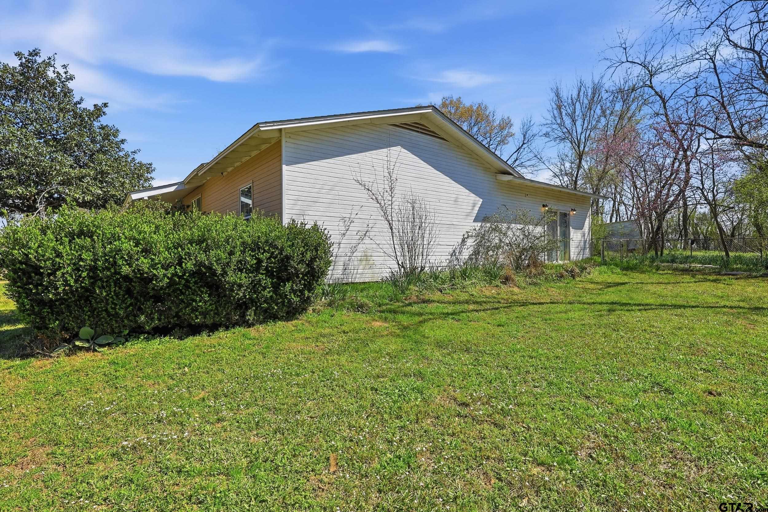 4932 Southeast Acc Road Mount Vernon, TX 75457 - Photo 23 of 35 a backyard of a house with lots of green space