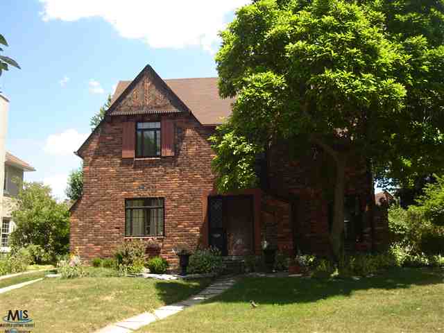 1332 Yorkshire Road Grosse Pointe, MI 48230 - Photo 2 of 12 31104878-1.JPG