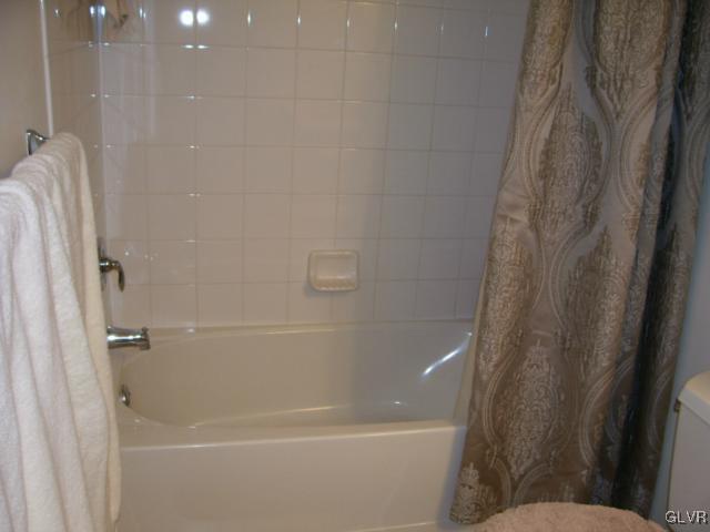 4133 Ross Road Bethlehem, PA 18020 - Photo 36 of 46 Gallery Image 36