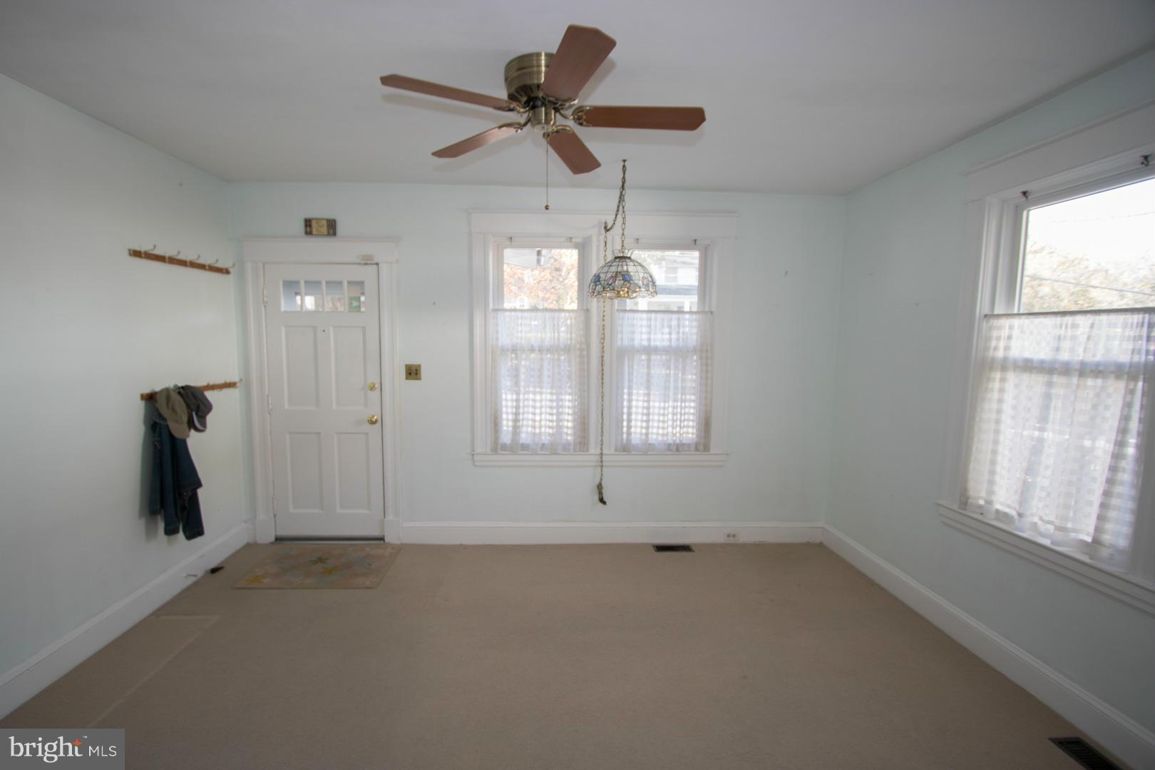 6303 Banbury Road Baltimore, MD 21239 - Photo 2 of 22 Living Room