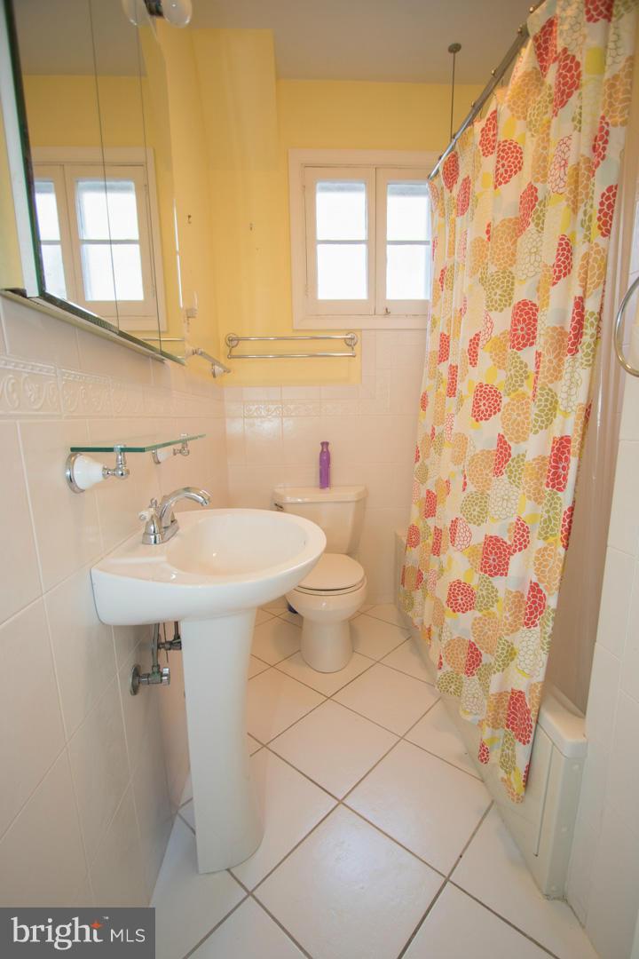 6303 Banbury Road Baltimore, MD 21239 - Photo 12 of 22 Bath