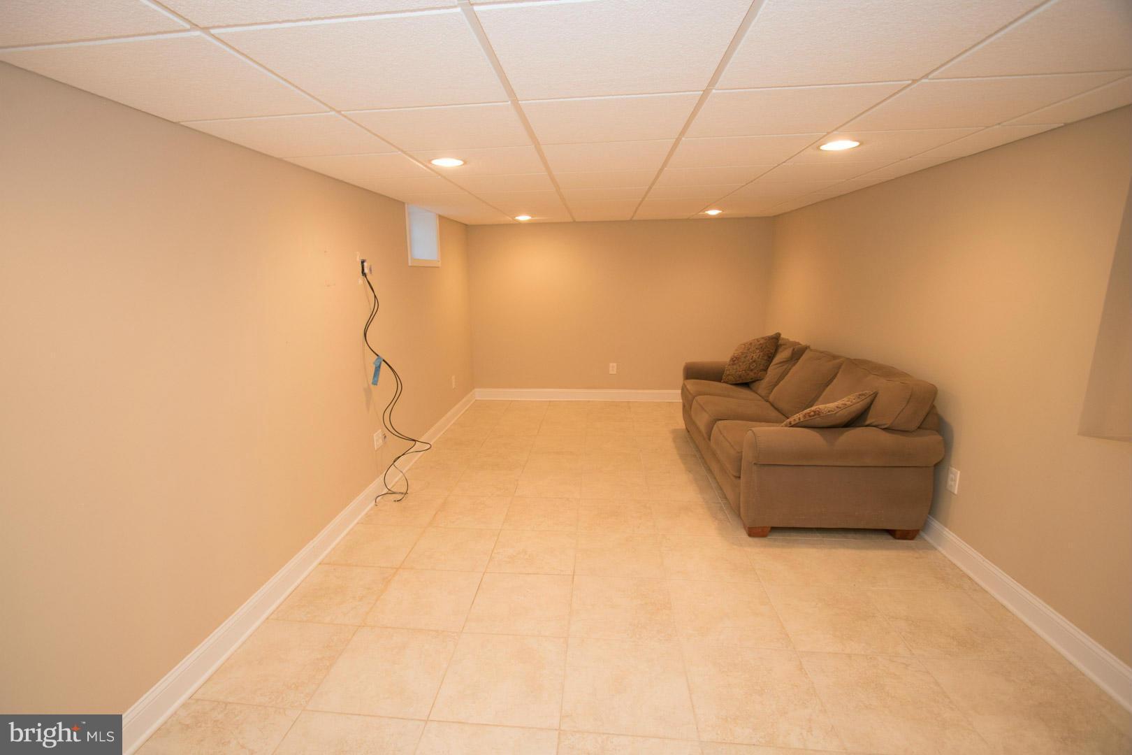 6303 Banbury Road Baltimore, MD 21239 - Photo 14 of 22 Family Room