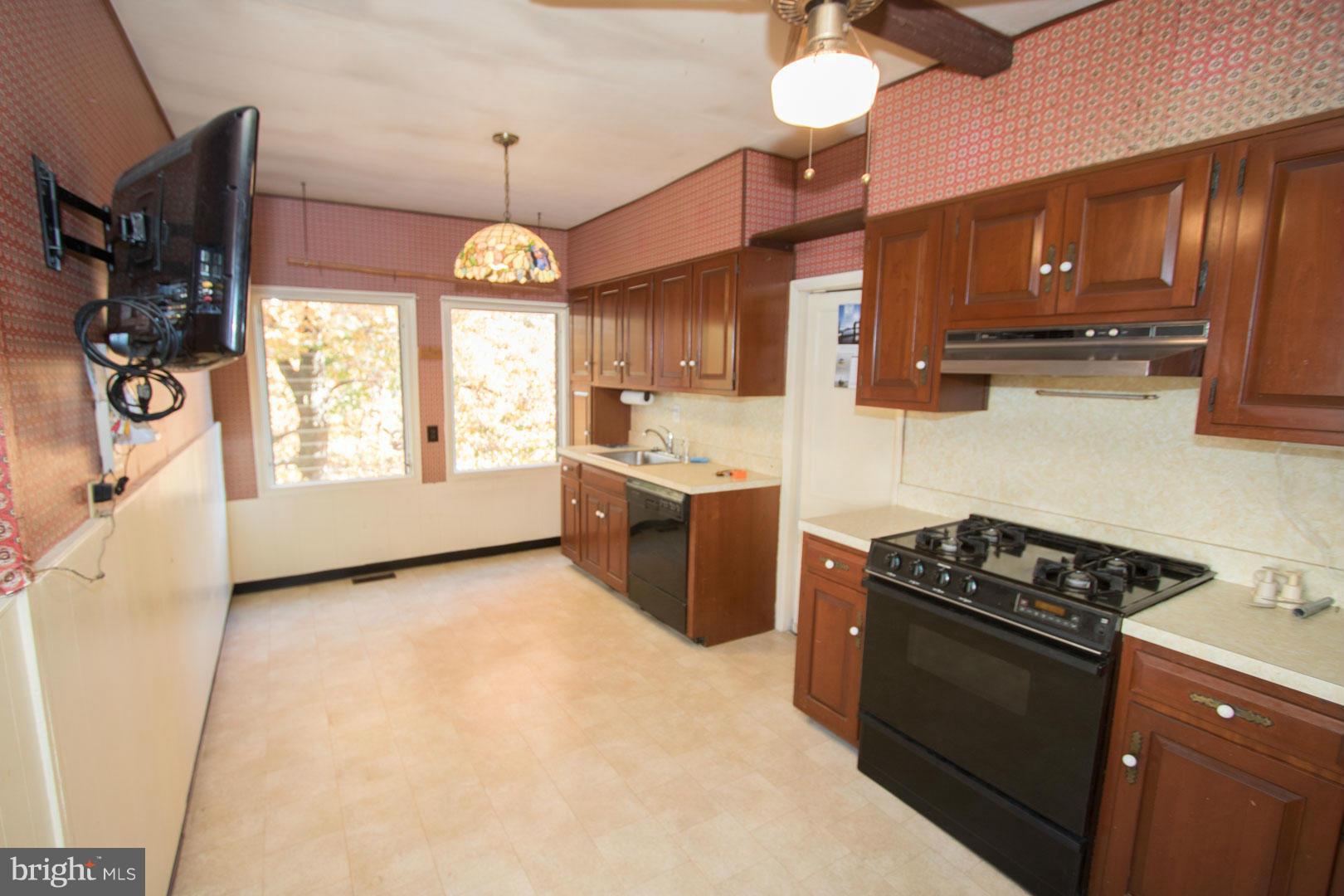 6303 Banbury Road Baltimore, MD 21239 - Photo 5 of 22 Kitchen