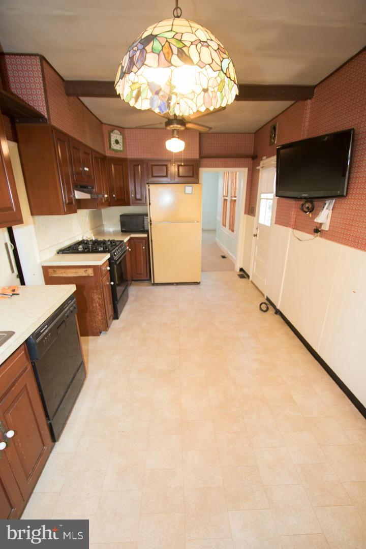 6303 Banbury Road Baltimore, MD 21239 - Photo 6 of 22 Kitchen